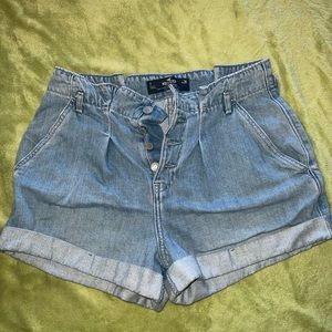 Hollister shorts size 7 w 28